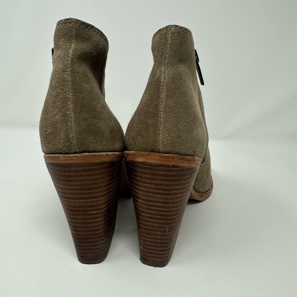 Vince Camuto Womens Taupe Suede  Ankle Bootie size 9.5 - Picture 3 of 9